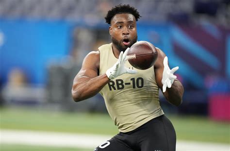Audric Estimé playing style power running back contact balance hurdle