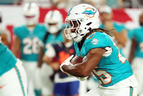 Jaylen Wright 2024 rookie season stats snap share Miami Dolphins