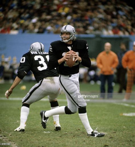 Ken Stabler Oakland Raiders quarterback 1970s dropping back to pass