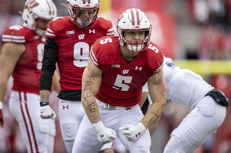 Leo Chenal Wisconsin Badgers linebacker Big Ten All-American