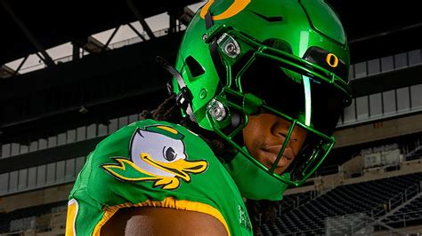 University of Oregon Ducks football linebacker