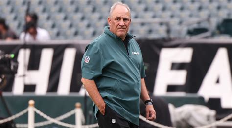 Vic Fangio Philadelphia Eagles defensive coordinator sideline
